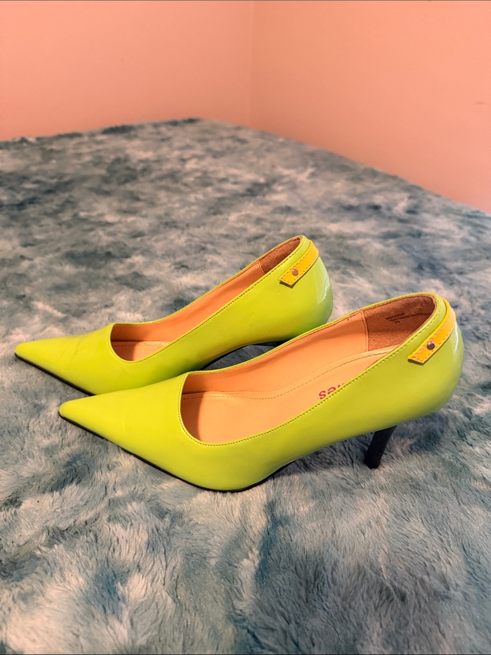 Pointed Toe Kitten Heel Pumps in Neon Lime